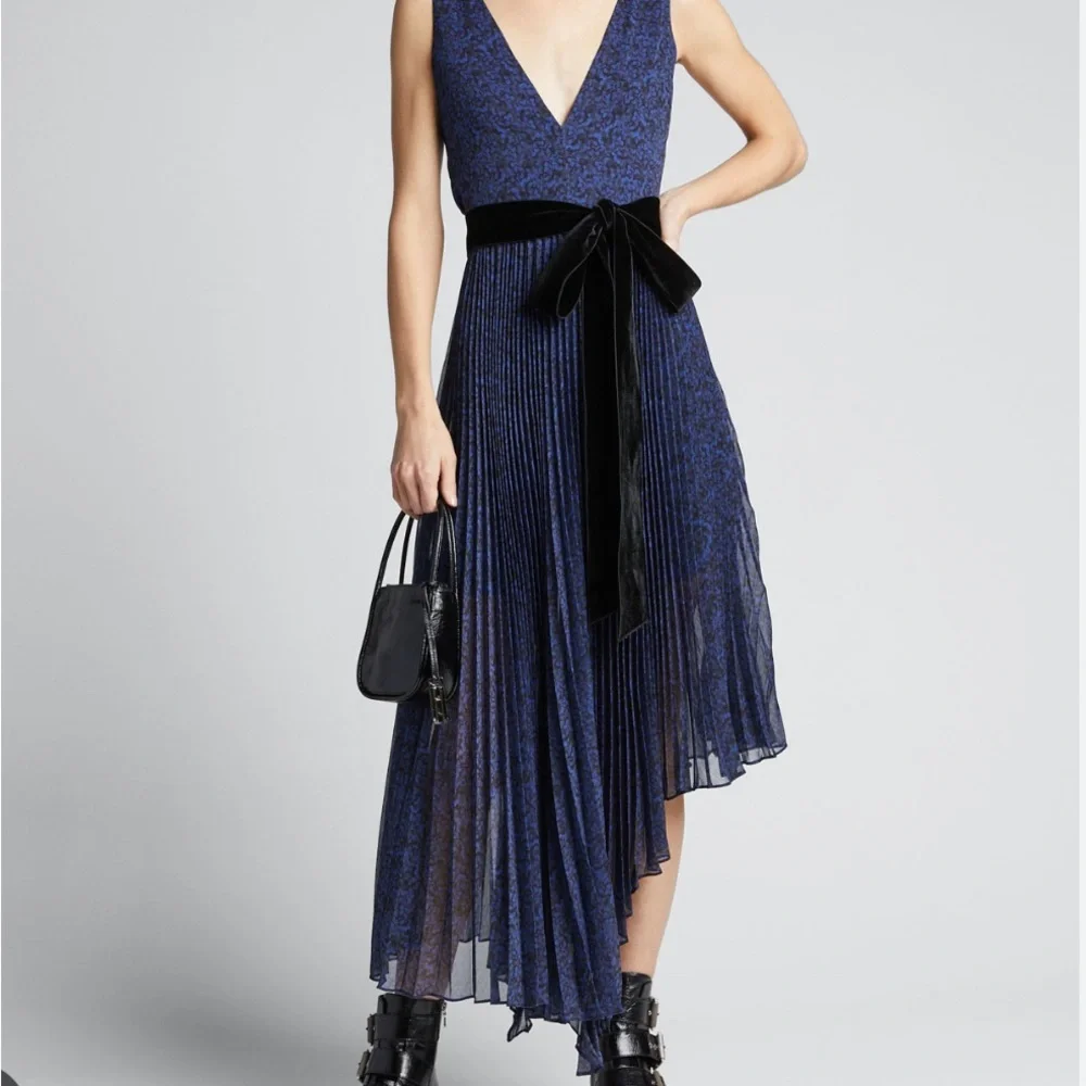 NWT Alice + Olivia lace midi dress pleated & asymmetrical size 8 - Picture 3 of 11
